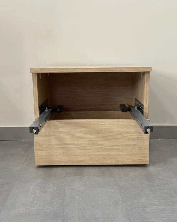 Mesita de noche de madera con dos cajones | Basic