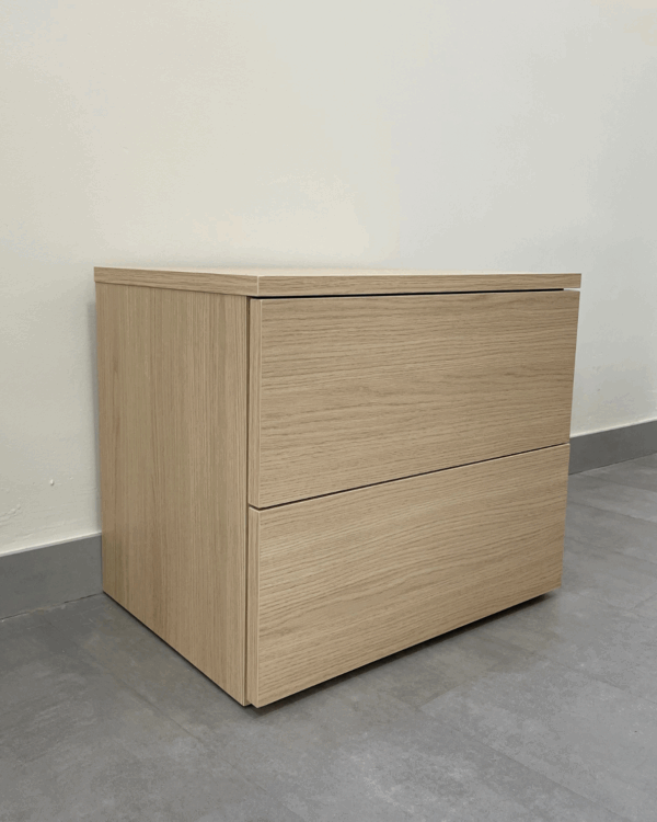 Mesita de noche de madera con dos cajones | Basic