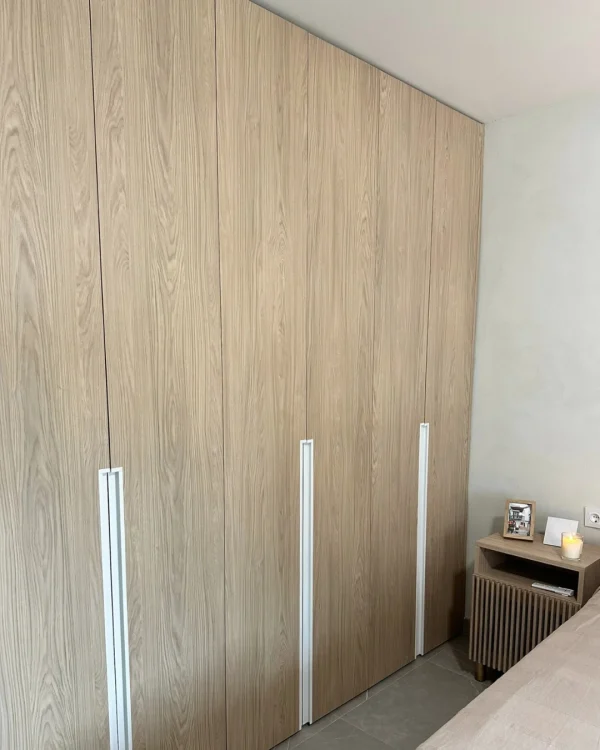 Armario Solo Minimal – Diseño cálido en roble casella