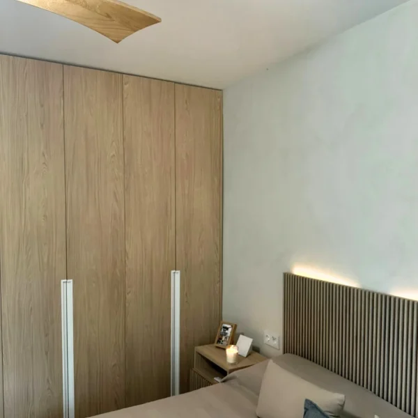 Armario Solo Minimal – Diseño cálido en roble casella