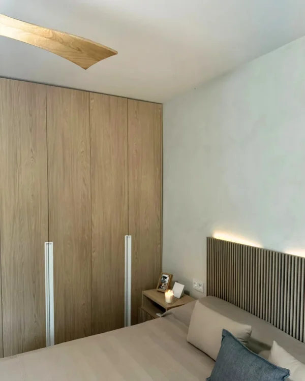Armario Solo Minimal – Diseño cálido en roble casella